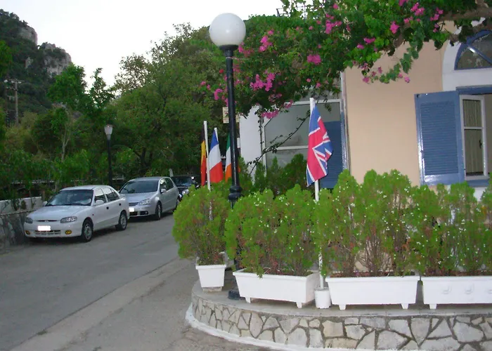 Apart Otel Louisa Poros (Kefalonia)