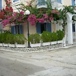 Louisa Ξενοδοχείο με διαμερίσματα 2*