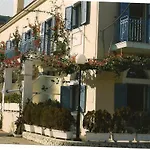Ξενοδοχείο με διαμερίσματα Louisa Πόρος
