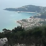 Louisa Πόρος