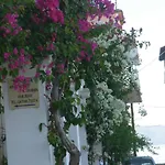 Ξενοδοχείο με διαμερίσματα Louisa Πόρος