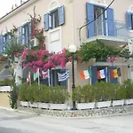 Louisa Πόρος