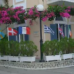 Louisa Πόρος