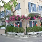 Louisa Ξενοδοχείο με διαμερίσματα 2*
