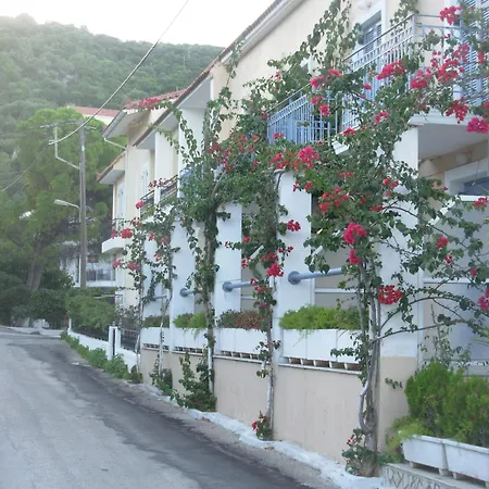 Louisa Πόρος