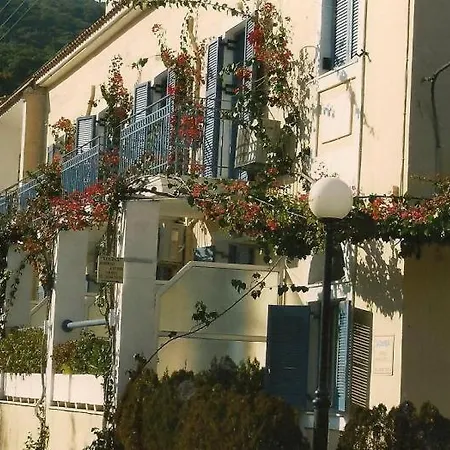 Lägenhetshotell Louisa Poros (Kefalonia)