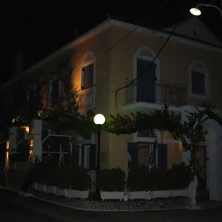 Louisa Lägenhetshotell Poros (Kefalonia)