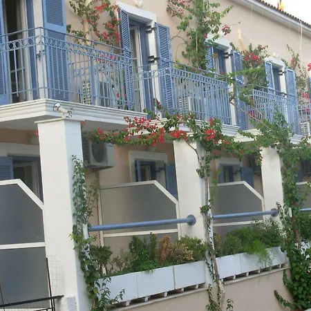 Louisa Aparthotel 2*