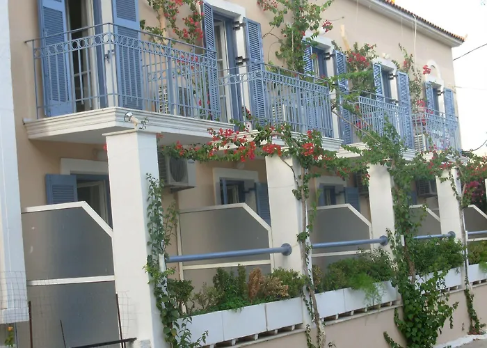 Louisa Aparthotel 2*